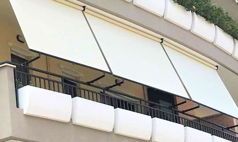 Tende da sole: divieto di agganciarle al cielino del balcone aggettante